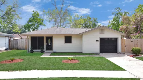 Exterior - 2706 Harvard St, Pasadena, TX 77502 photo 5 of 10