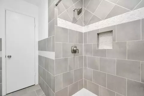 Bath - 2706 Harvard St, Pasadena, TX 77502 photo 3 of 3