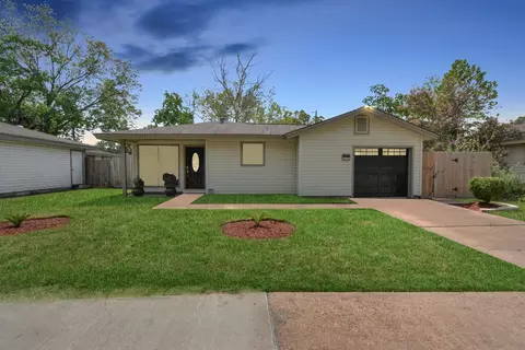 Exterior - 2706 Harvard St, Pasadena, TX 77502 photo 6 of 10