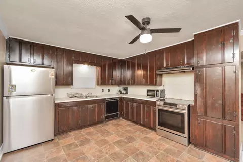 Kitchen - 2706 Harvard St, Pasadena, TX 77502 photo 2 of 3