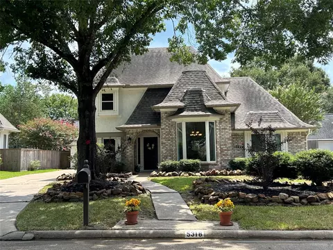 5318 Manor Glen Dr, Kingwood, TX 77345