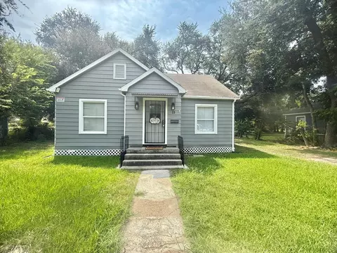 19 4th Ave N, Texas City, TX 77590