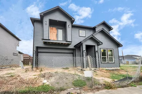 811 E 33rd St, Houston, TX 77022 photo 1