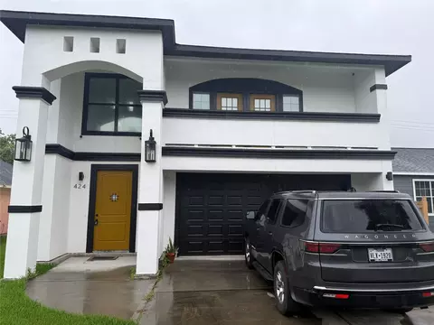 424 S Holmes St, La Porte, TX 77571