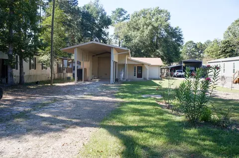 180 Sunrise Dr, Livingston, TX 77351