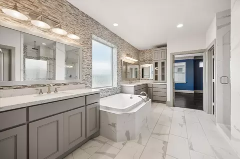Bath - 1734 Cornelius Trace Loop, Houston, TX 77055 photo 2 of 7