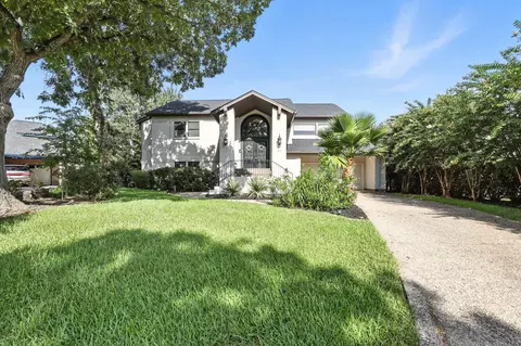 12 Edgewood Cir, Montgomery, TX 77356