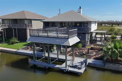 49 N Omega St, La Marque, TX 77568