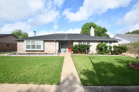 9518 Riverside Lodge Dr, Houston, TX 77083