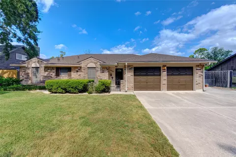 5205 Carmona Ln, Pearland, TX 77584