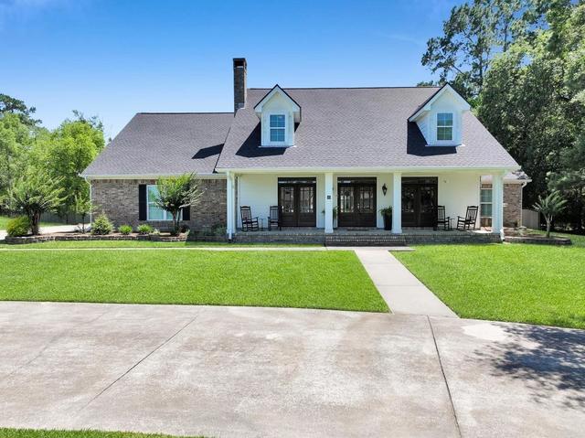 215 W Pineshadows Dr, Sour Lake, TX 77659