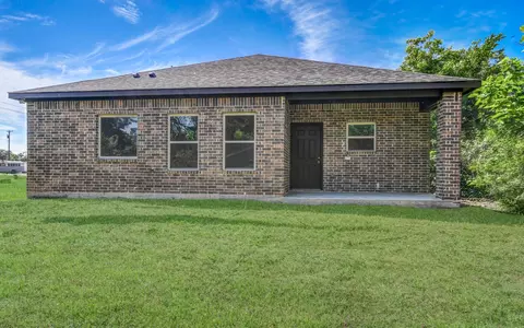 Exterior - 300 Pine St, Forney, TX 75126 photo 3 of 5