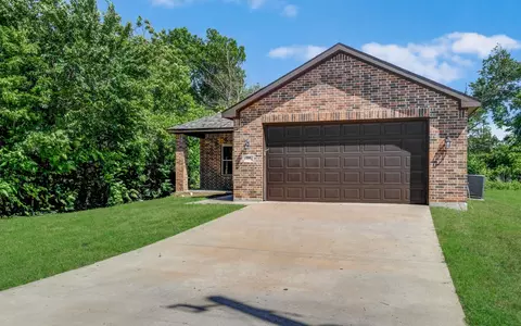Exterior - 300 Pine St, Forney, TX 75126 photo 4 of 5