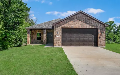300 Pine St, Forney, TX 75126