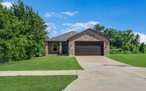 Exterior - 300 Pine St, Forney, TX 75126 photo 2 of 5