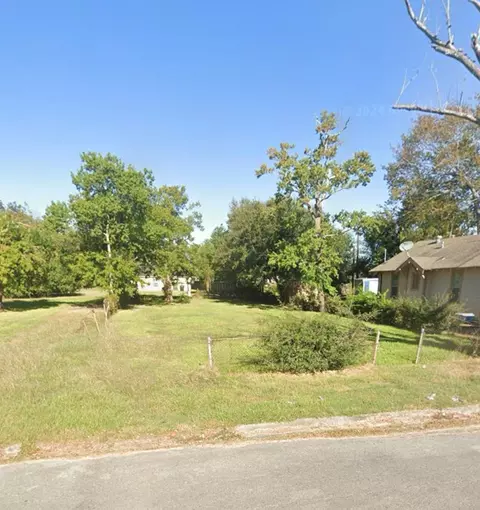 2829 10th St, Port Arthur, TX 77640