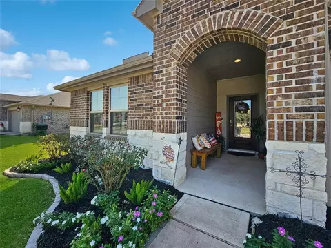 317 Kickapoo Dr, Anahuac, TX 77514 photo 1