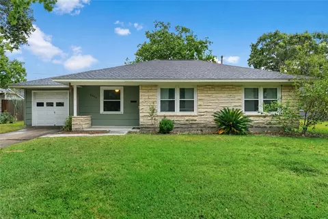 5806 Grape St, Houston, TX 77074