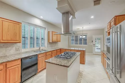 Kitchen - 35 Cherry Blossom Pl, Spring, TX 77381 photo 3 of 5