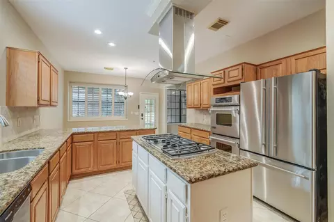 Kitchen - 35 Cherry Blossom Pl, Spring, TX 77381 photo 4 of 5