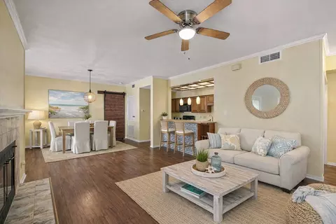 921 Marine Dr #223, Galveston, TX 77550