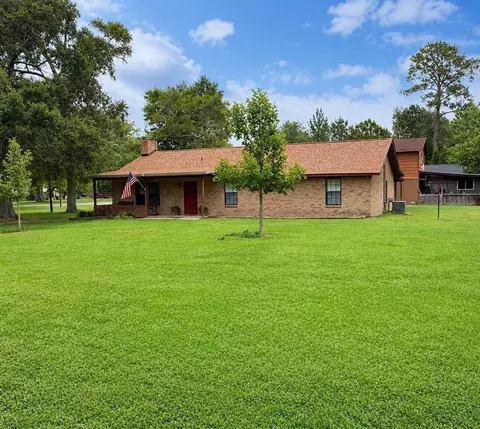 4902 Magnolia Ln, Old River-winfree, TX 77535