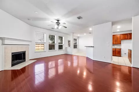 2032 Creek Shore Ln, Pearland, TX 77581