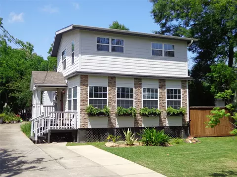 210 Fairfield St, Shoreacres, TX 77571