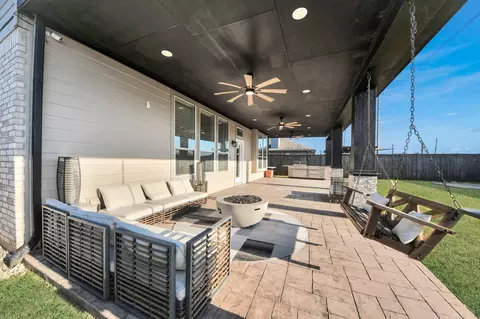 118 Schaffer St, Baytown, TX 77523