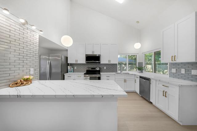 1910 Brushy Creek Dr, Sugar Land, TX 77478