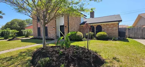 47 W Dansby Dr, Galveston, TX 77551