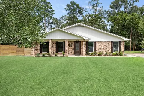 1019 Pineglen Dr, Sour Lake, TX 77659