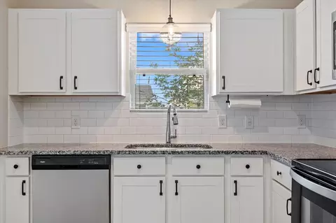Kitchen - 9903 Opal Stone Way, Conroe, TX 77306 photo 3 of 5