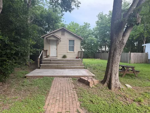 317 3rd St, San Leon, TX 77539