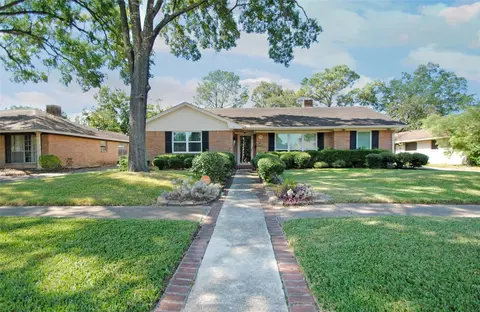 1006 Baymeadow Dr, Houston, TX 77062