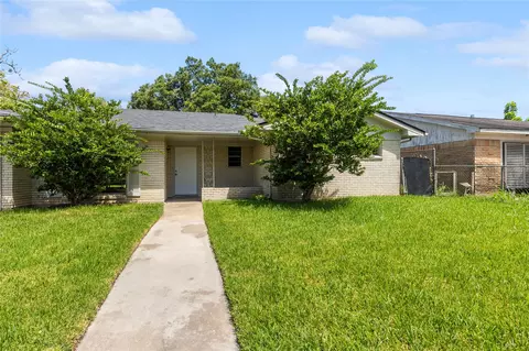 7 Richards Cts, La Marque, TX 77568