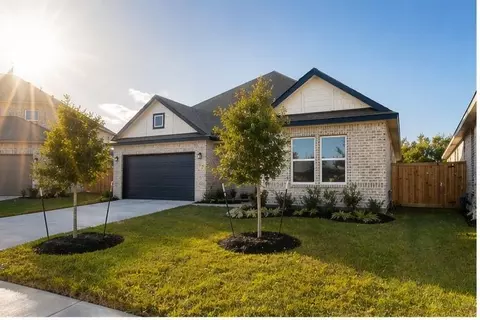 8319 Amber Summit Ln, Angleton, TX 77515