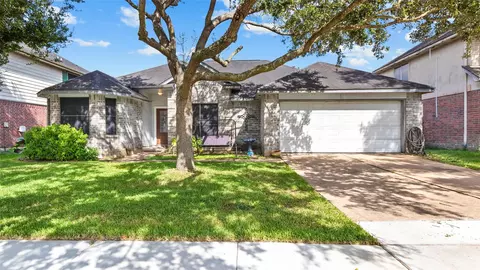 3707 Somerton Dr, La Porte, TX 77571