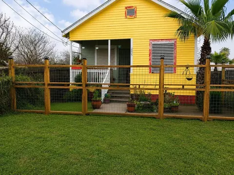 2825 N Sonny Ln, Galveston, TX 77554