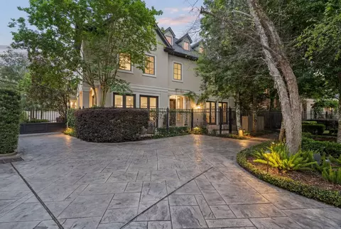 30 Hackberry Ln #A, Houston, TX 77027