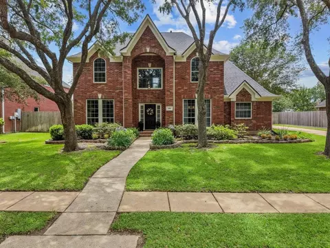 1810 Stonecreek Cir, Friendswood, TX 77546