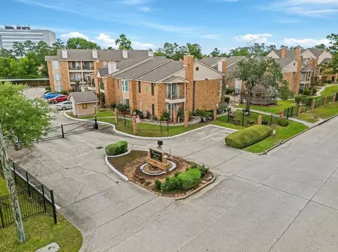 3770 Lovers Wood Ln #807, Houston, TX 77014