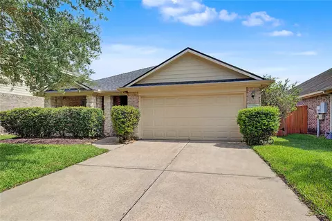 2725 Palermo Ct, League City, TX 77573