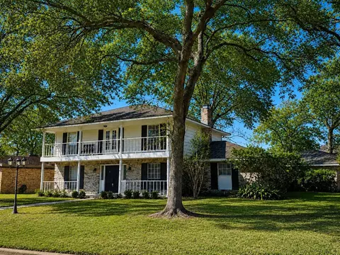 347 Forest Lake Dr, Seabrook, TX 77586