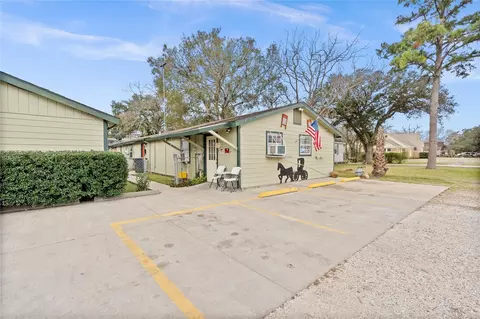 2200 Peach Ave, Bay City, TX 77414