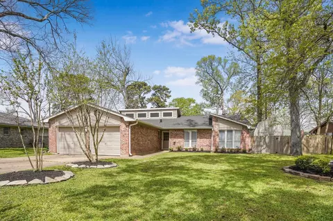 819 Fall Creek Dr, Huffman, TX 77336