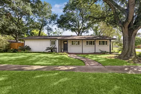 8621 Bob White Dr, Houston, TX 77074
