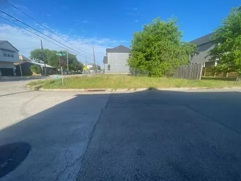 5 E 1 E 33rd St, Houston, TX 77022