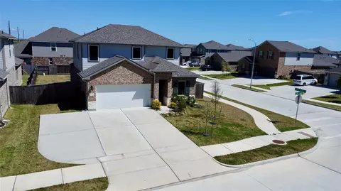 8606 Lake Groove Ln, Baytown, TX 77523
