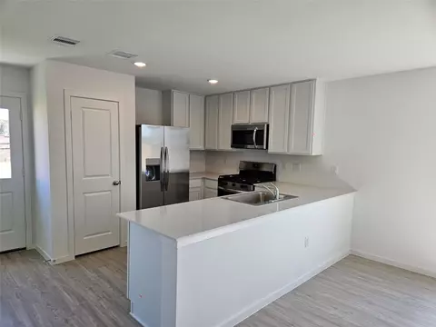 Kitchen - 2414 Cherry Ruby Dr, Rosharon, TX 77583 photo 1 of 2